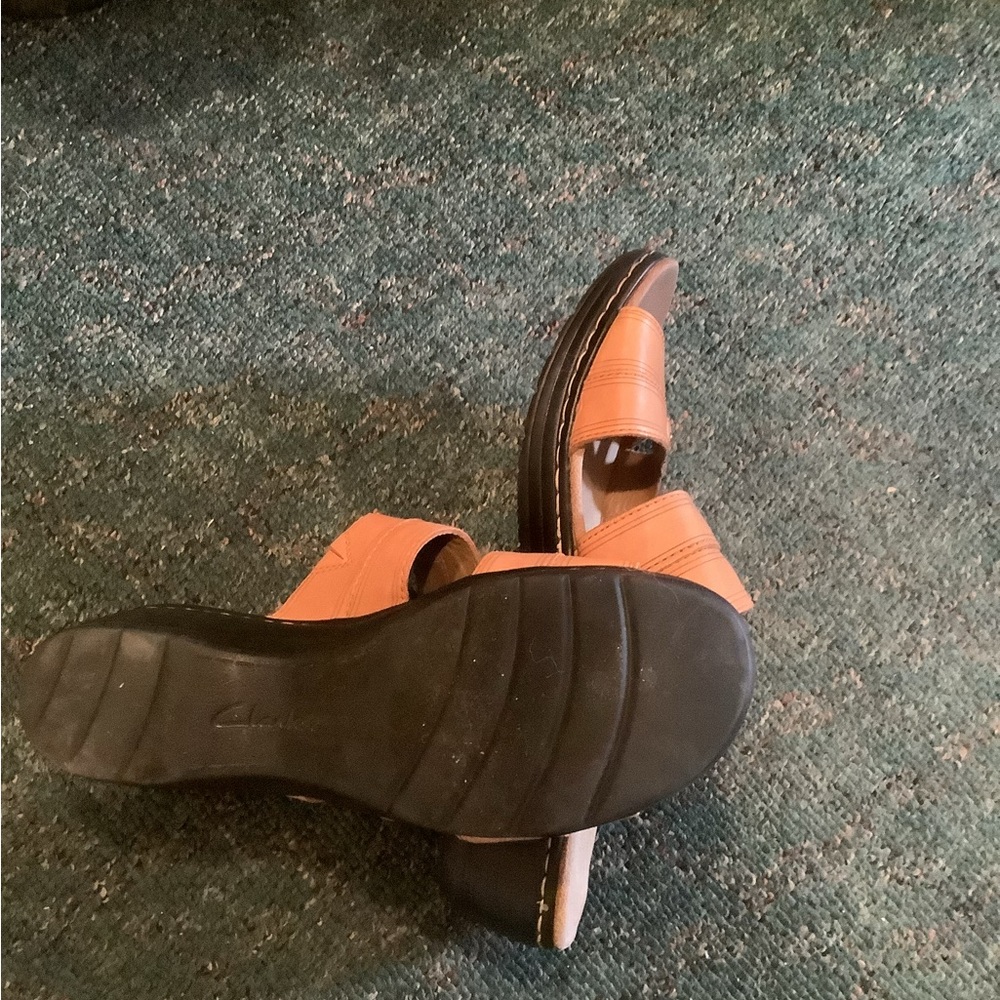 Clarks Women's Tan Sandals - Picture 3 of 7